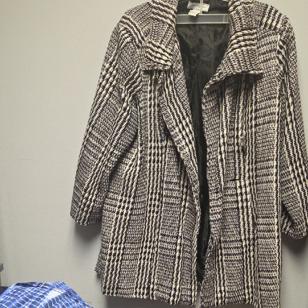 Elegant Black and White Houndstooth Trench Coat